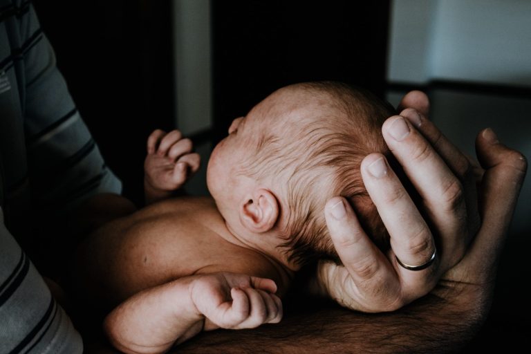 Peut tu me générer une image pour un coffret cadeau massage maman et massage bébé 